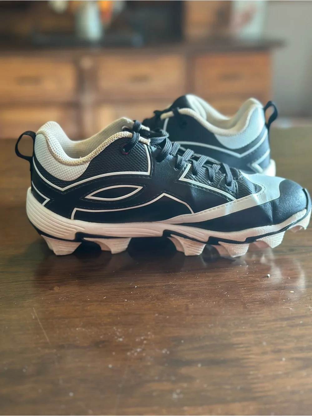 Boys Under Armour Football/Baseball Cleats- Black and White